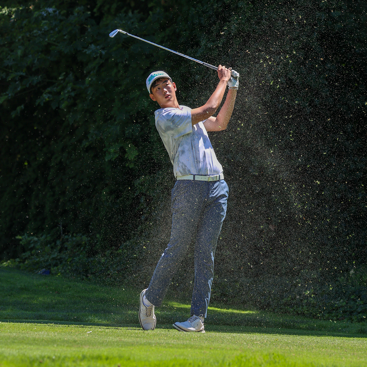 Dylan Ma tees off on the par-3 fifth hole during today's third round. (Logan Groeneveld-Meijer/Pacific Coast Amateur)